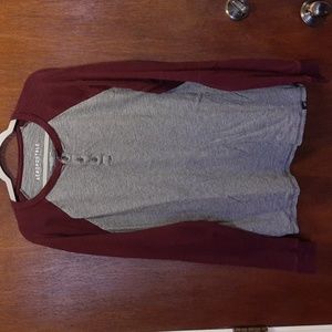 Aeropostale Size XL Long Sleeved Henley, Gray/Maroon